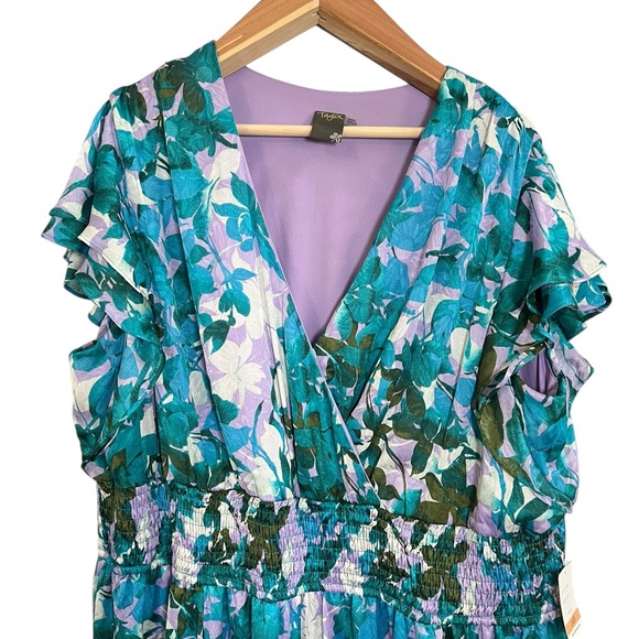 Taylor Plus Size blue white multi colored floral V-Neck Chiffon Dress - Picture 4 of 11